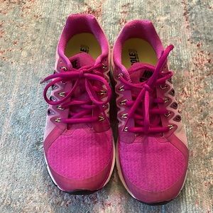 PreLoved Women’s Nike Vomero 9 - Size 8.5